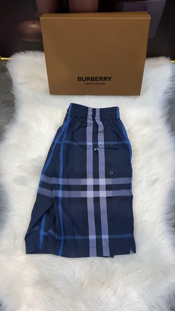 巴宝莉格纹条纹短裤时尚百搭明星网红都喜爱