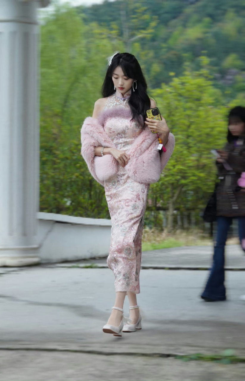 孙千# 粉色旗袍民国造型,美美的民国千金大小姐