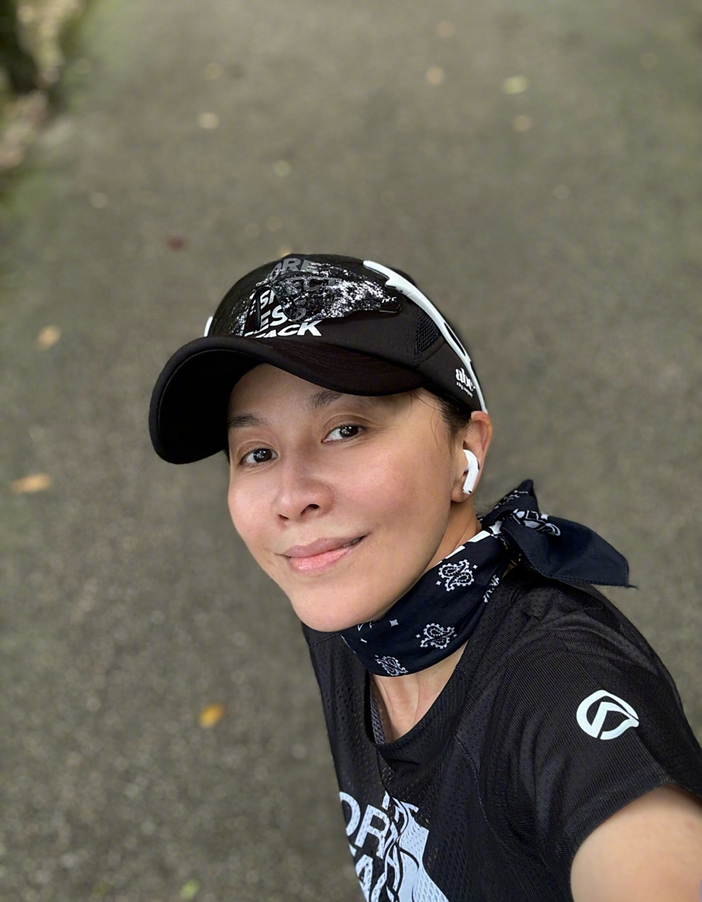 刘嘉玲素颜自拍照,状态真不错,虽说已经57岁了,但脸部皮肤依旧特别好