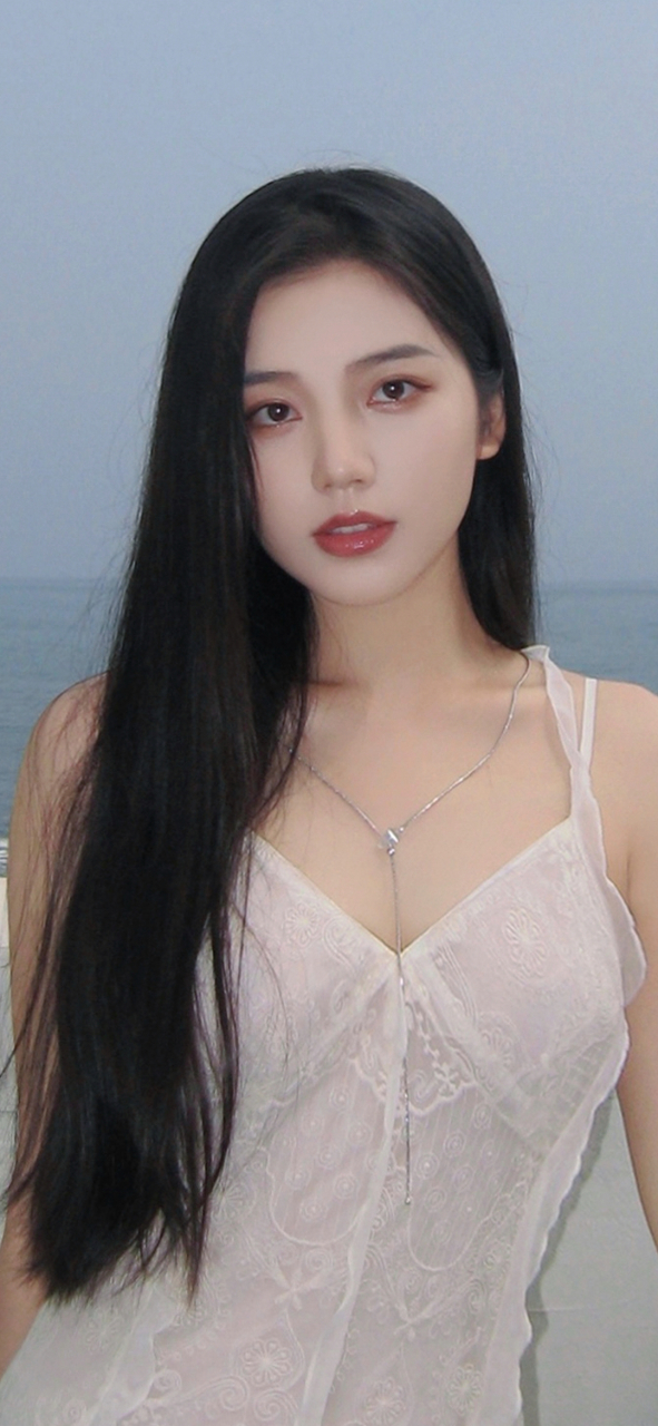 长发优雅气质美女海边写真～徐樱洛