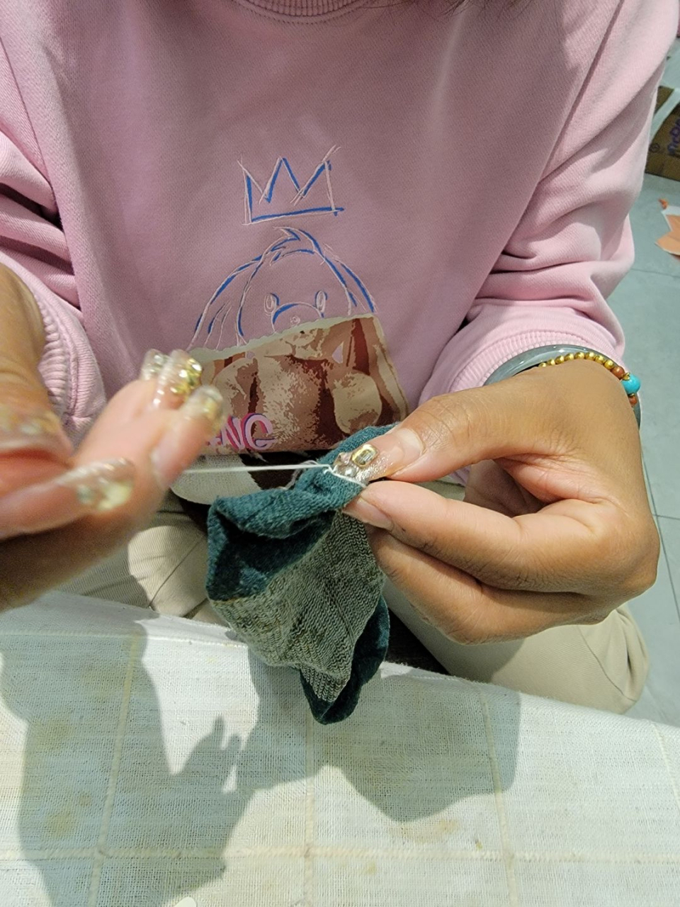 一双袜子穿了三年,女友还一直帮我补