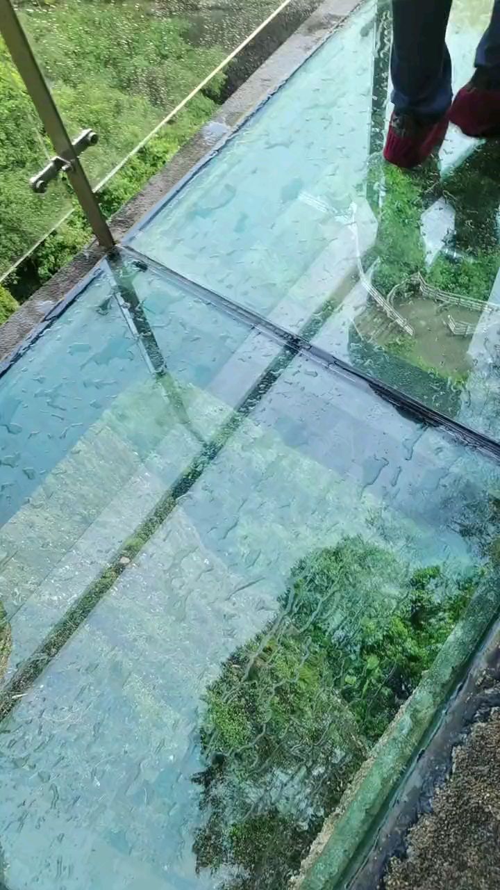 龙川霍山风景如画,玻璃桥,有点怕,适合跟自己的爱人牵手一起走玻璃,赏