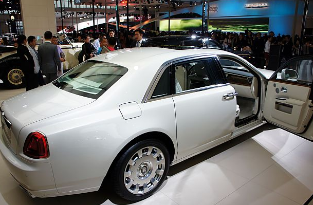 两个r重叠是什么车