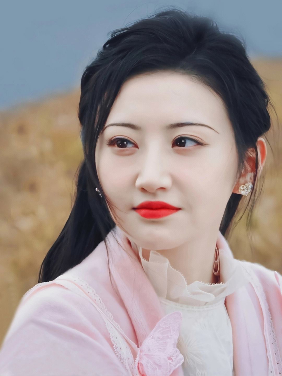 眉毛好不好看真的很重要,景甜在《司藤》里面的眉形就有种古典美.