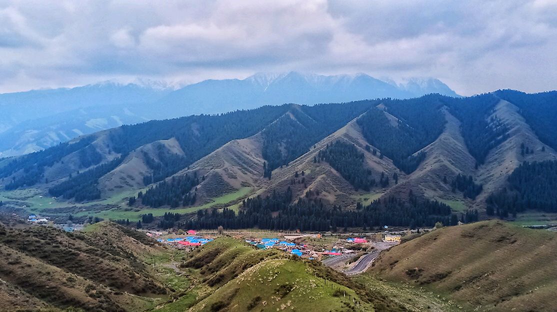 乌鲁木齐白杨沟风景区景色