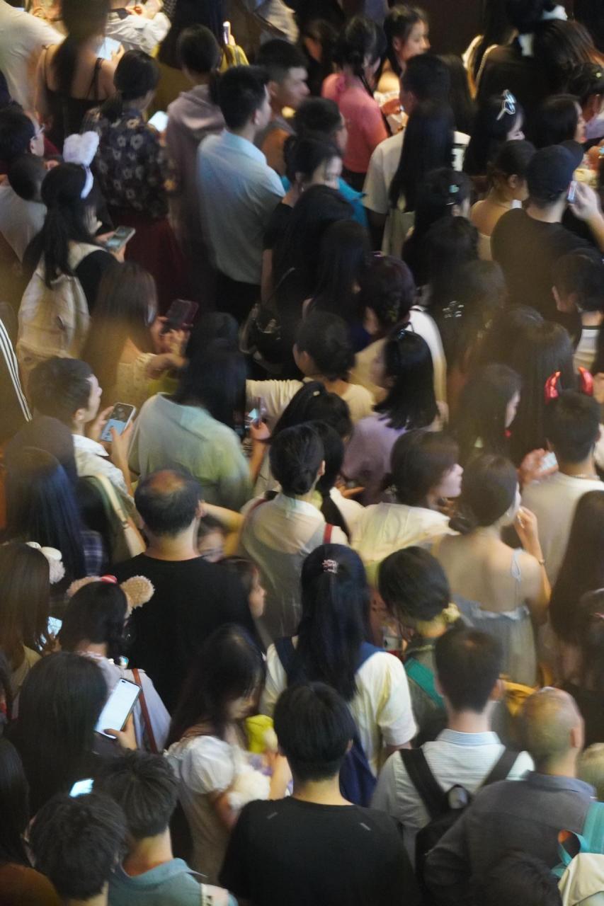 重庆的欢乐谷,人山人海看人头,你们真的还欢乐吗?