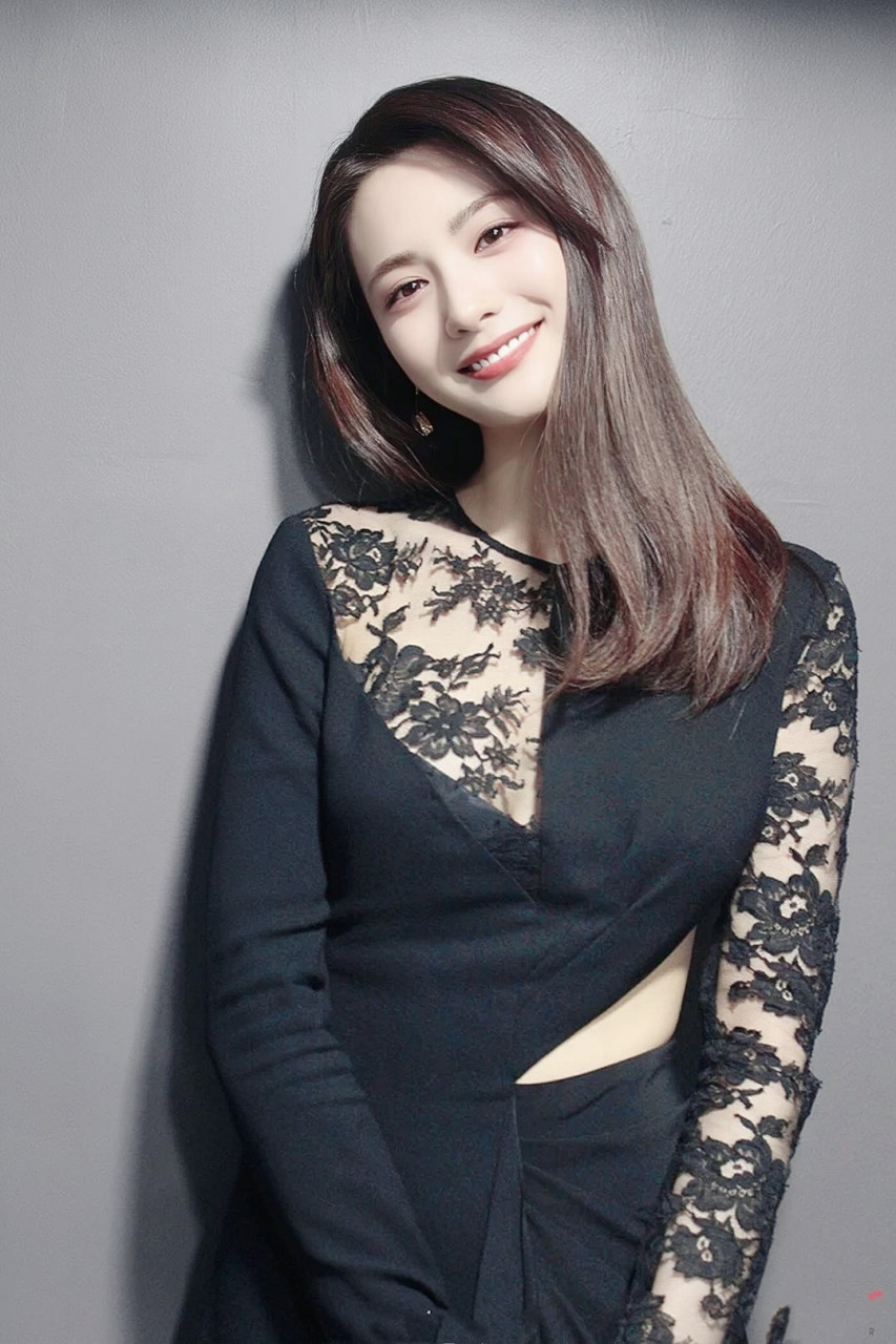 林珍娜眉清目秀,楚楚动人,白里透红,气质温婉,非常之大气的女子,被评