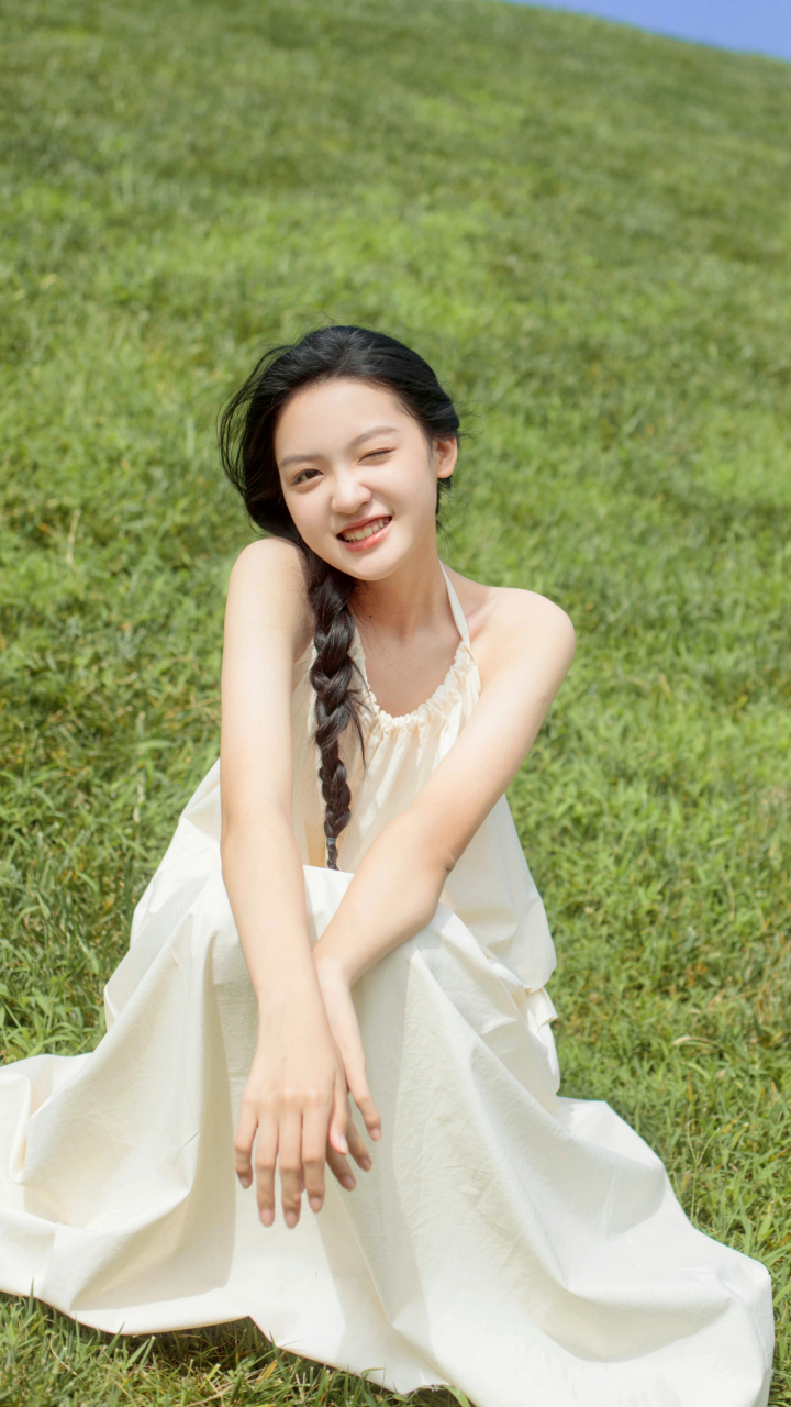 俏美可人的麻花辫美女～刘亦然