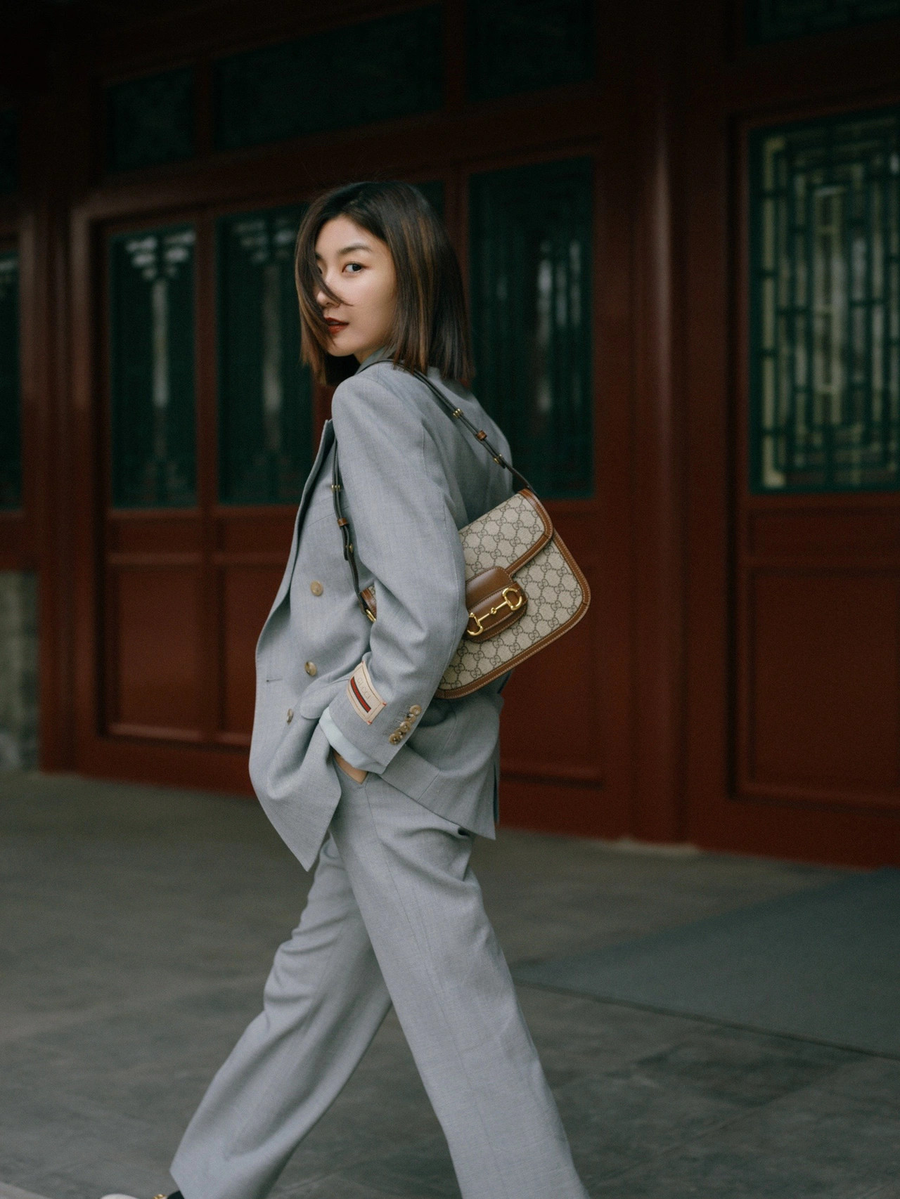 但我第一次知道这个包型是在很多年前的一家中古店那时候看到的应该