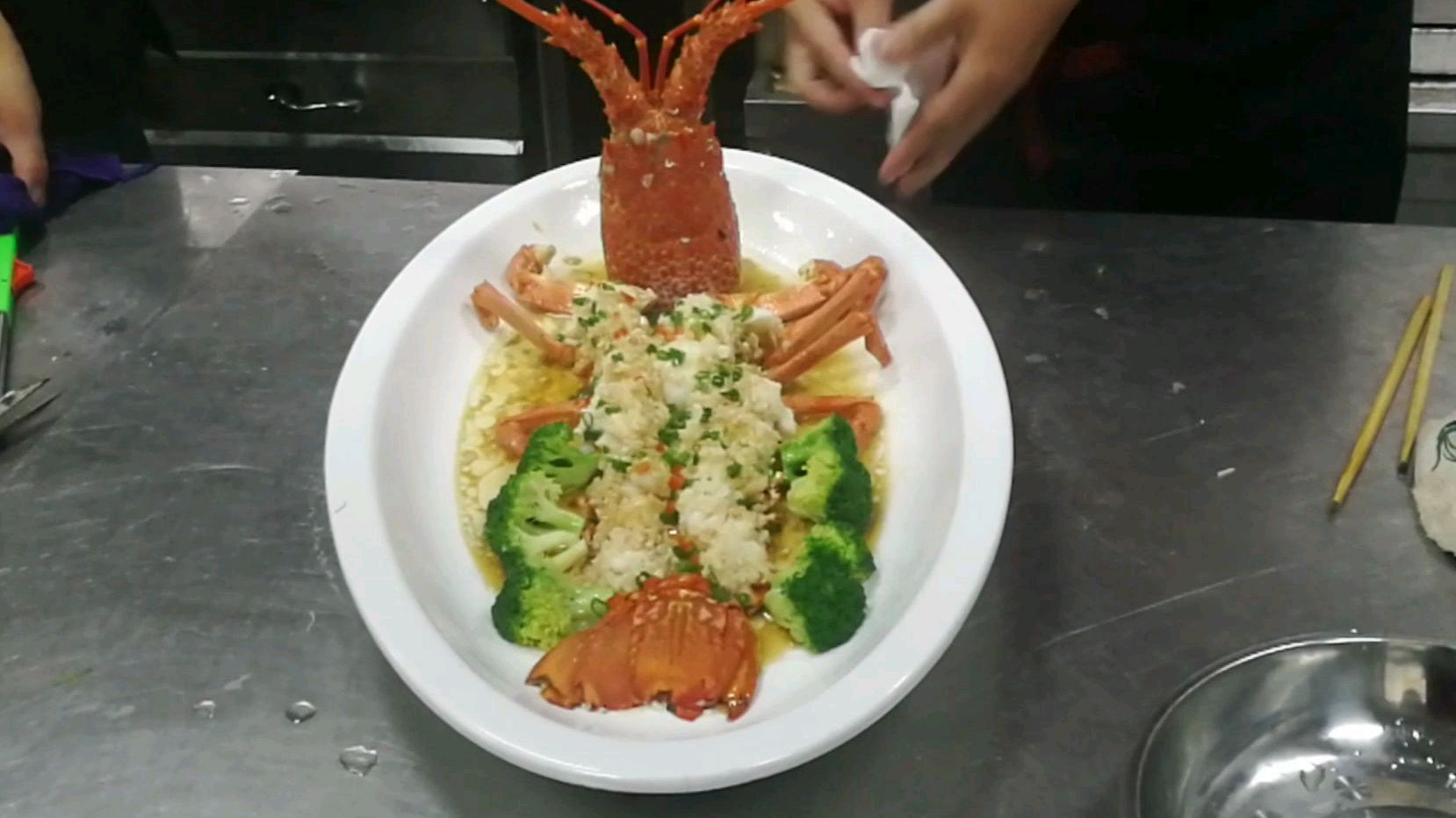 澳龙的蒜蓉做法和澳龙宰杀详解