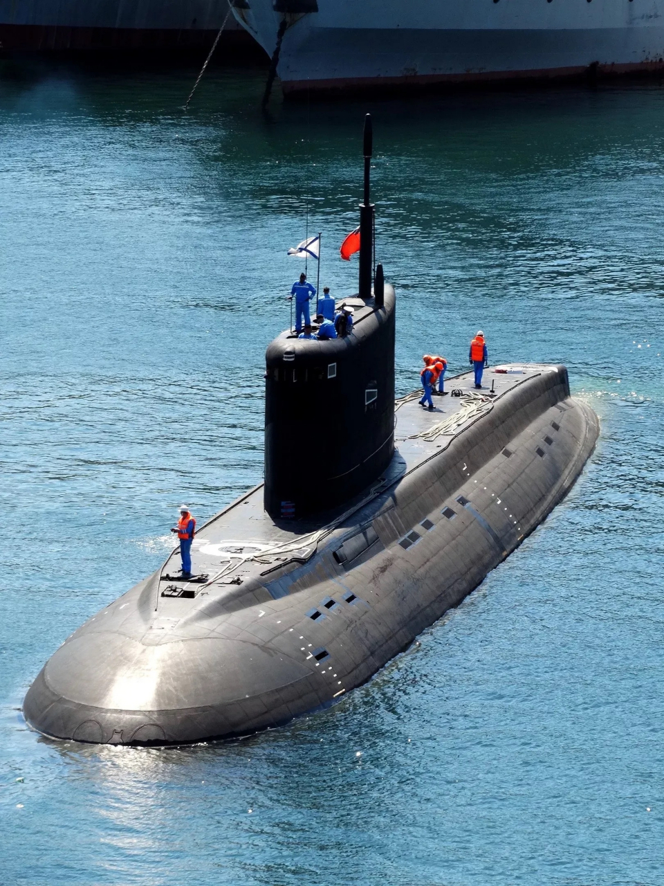 基洛级常规动力潜艇,圆滚滚的造型