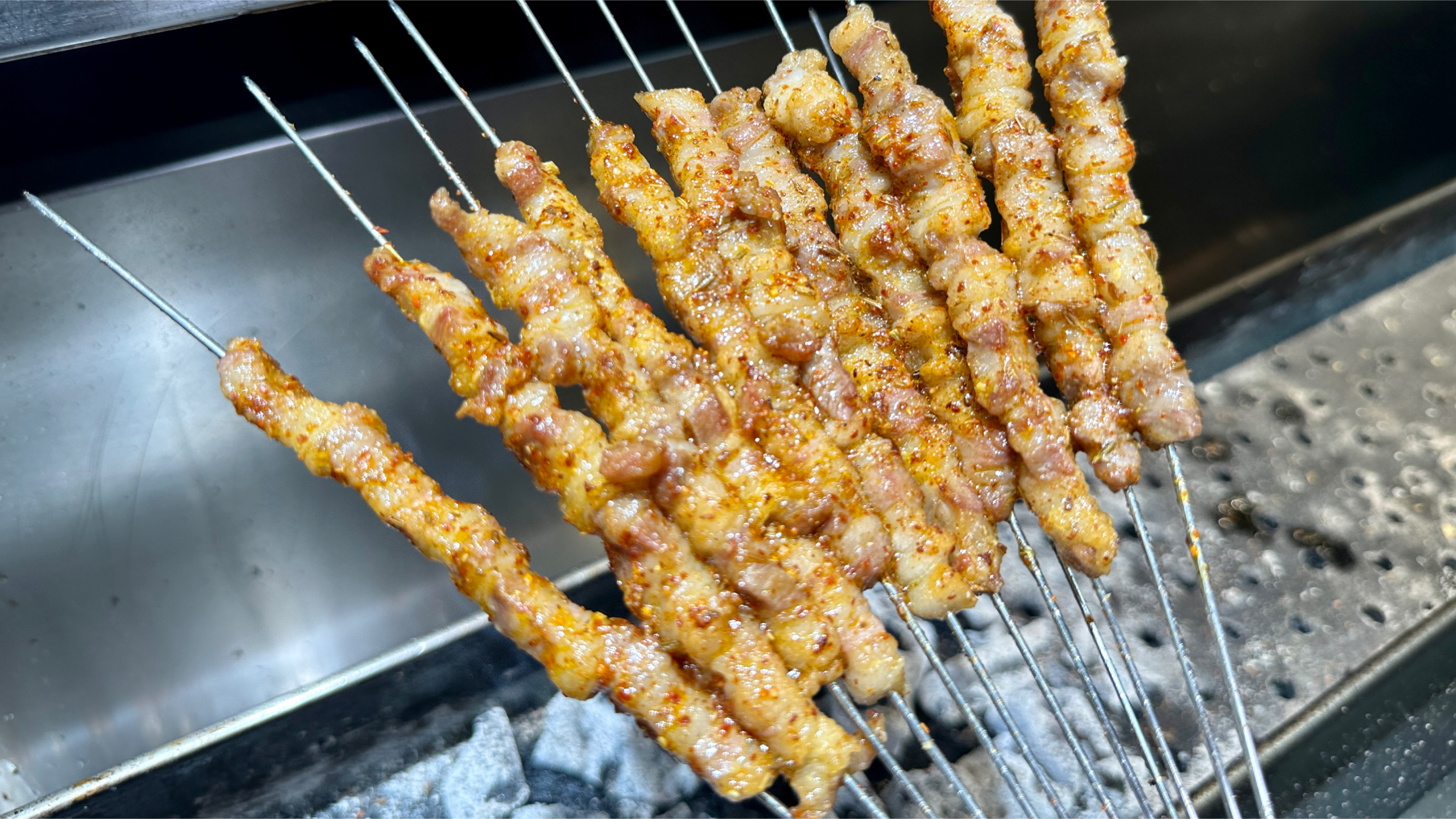 原味羊肉串到底怎么烤才好吃呢?这个视频告诉你