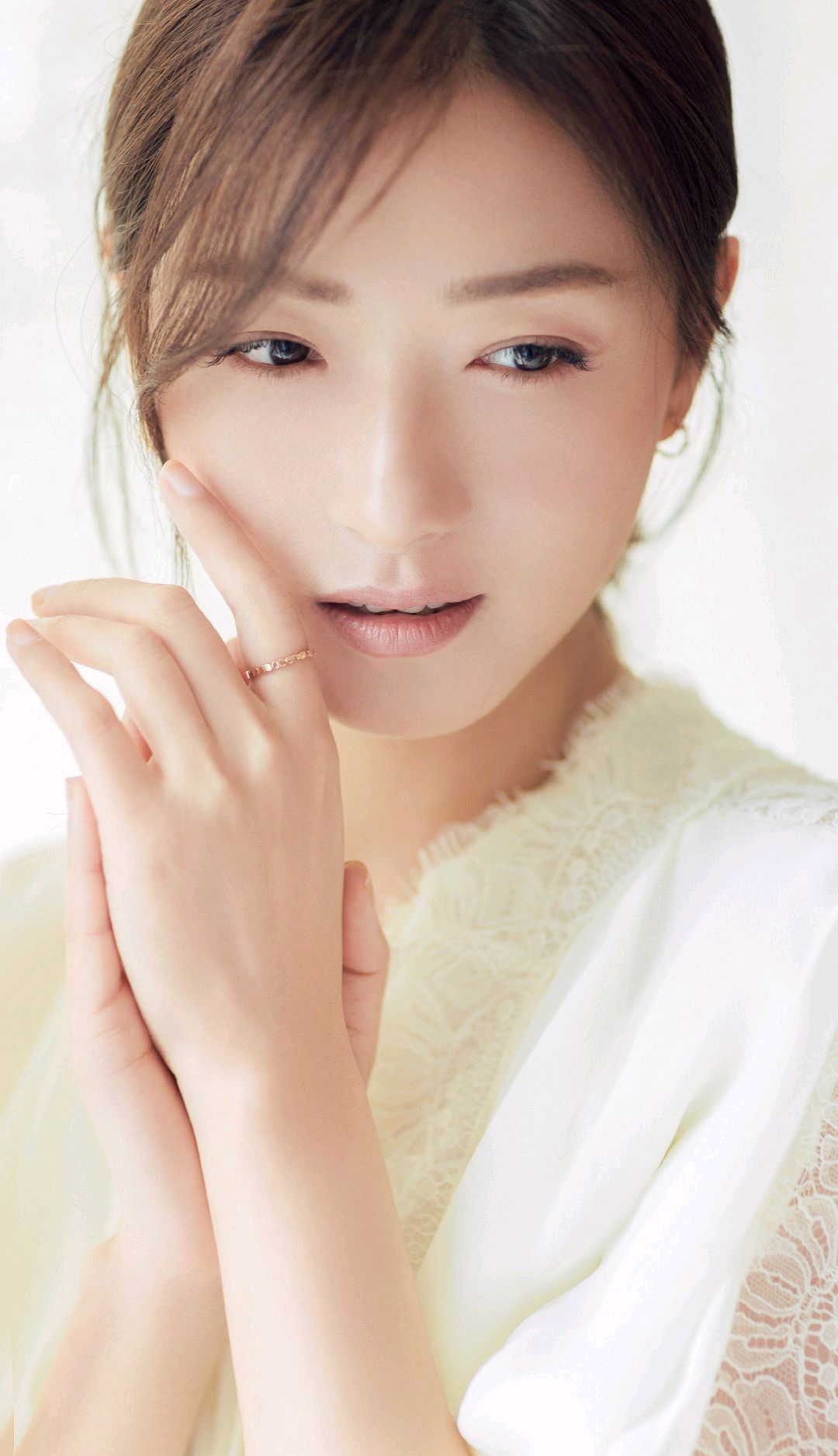 万茜写真美图:美丽动人,端庄秀丽