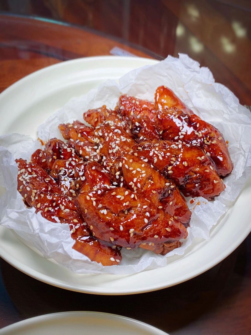 《可乐鸡翅》做法步骤  连吃一周也不腻09 食材:鸡中翅,可乐,姜片