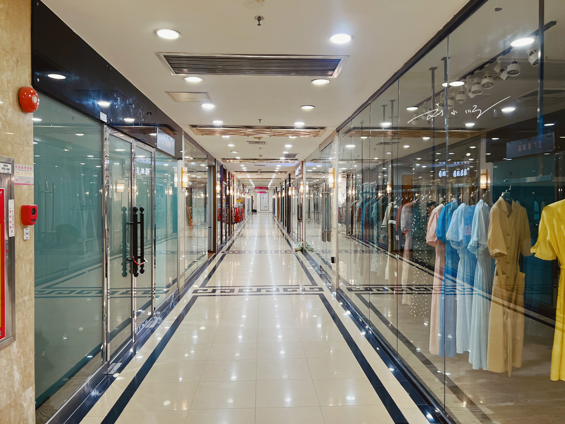 实拍广州"海印缤缤广场",建筑是文物保护单位,却没什么人气