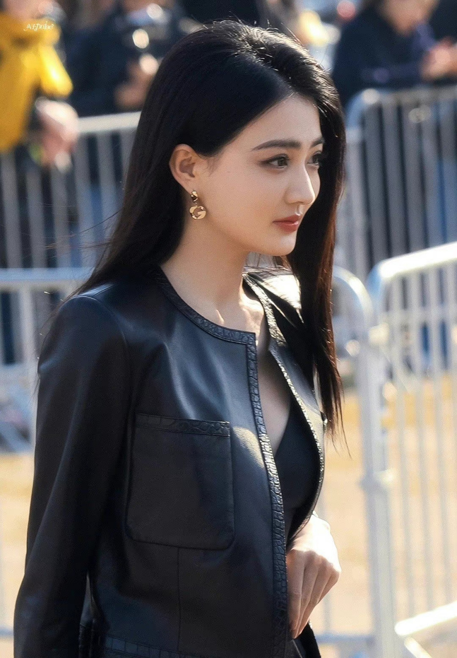 徐璐穿皮衣好酷