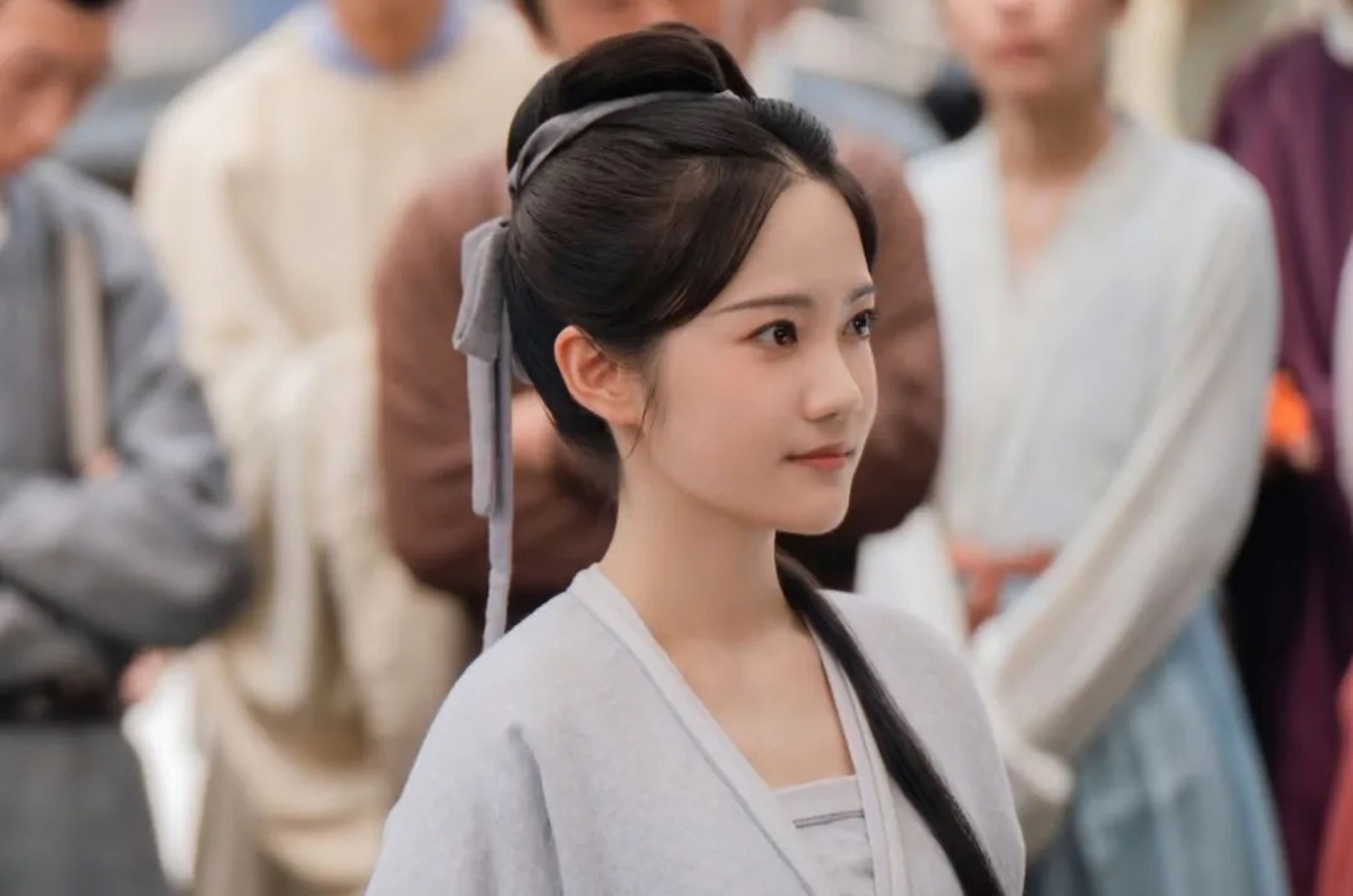 汤梦佳,1994年7月15日出生于上海市,毕业于上海戏剧学院,中国内地女