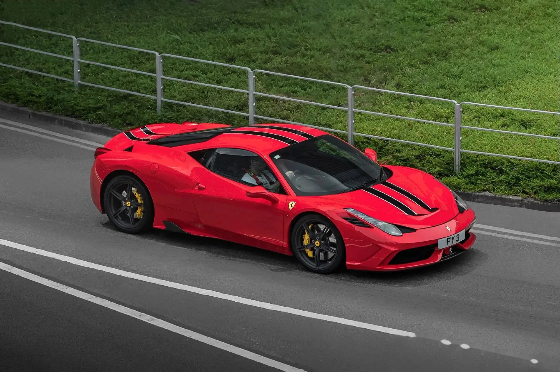 超屌的赛道版法拉利.