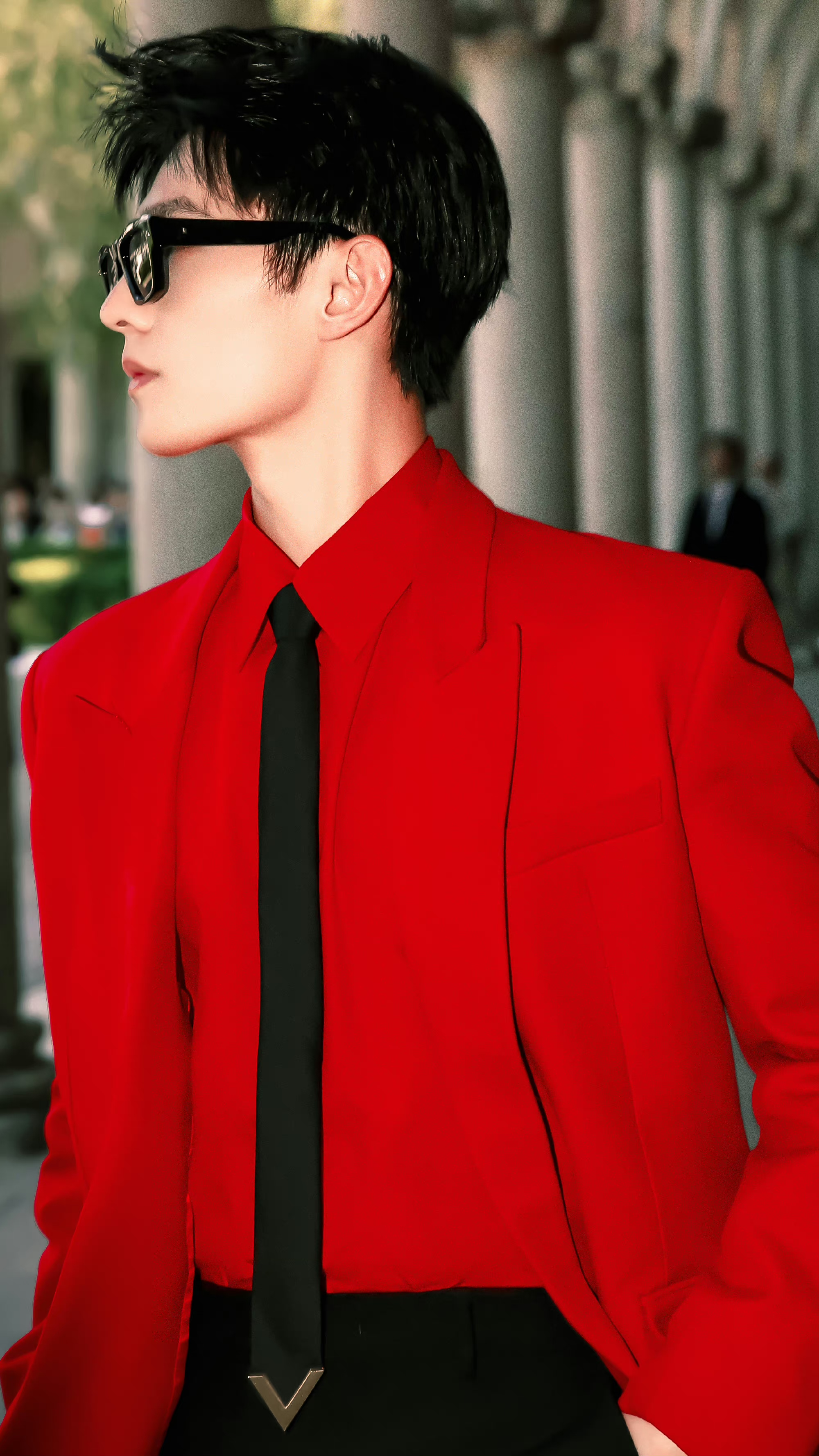 天啊,帅极了,杨洋现身米兰时装秀