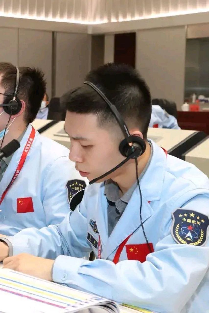 高健,男,河南洛阳人,1994年出生,北京航天飞行控制中心工作人员