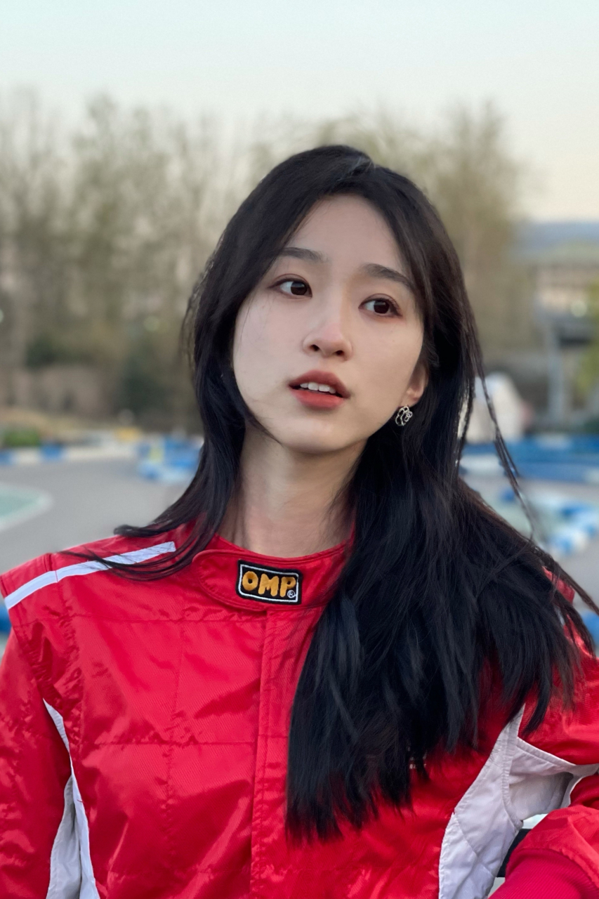 清秀气质美女沈倩生活照