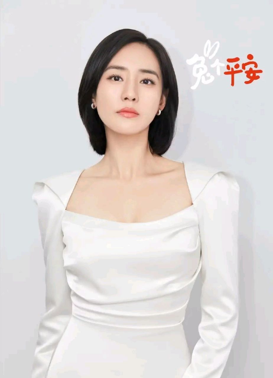 王智在《流浪地球2》中,第一次尝试短发造型,看海报的时候,差点没认