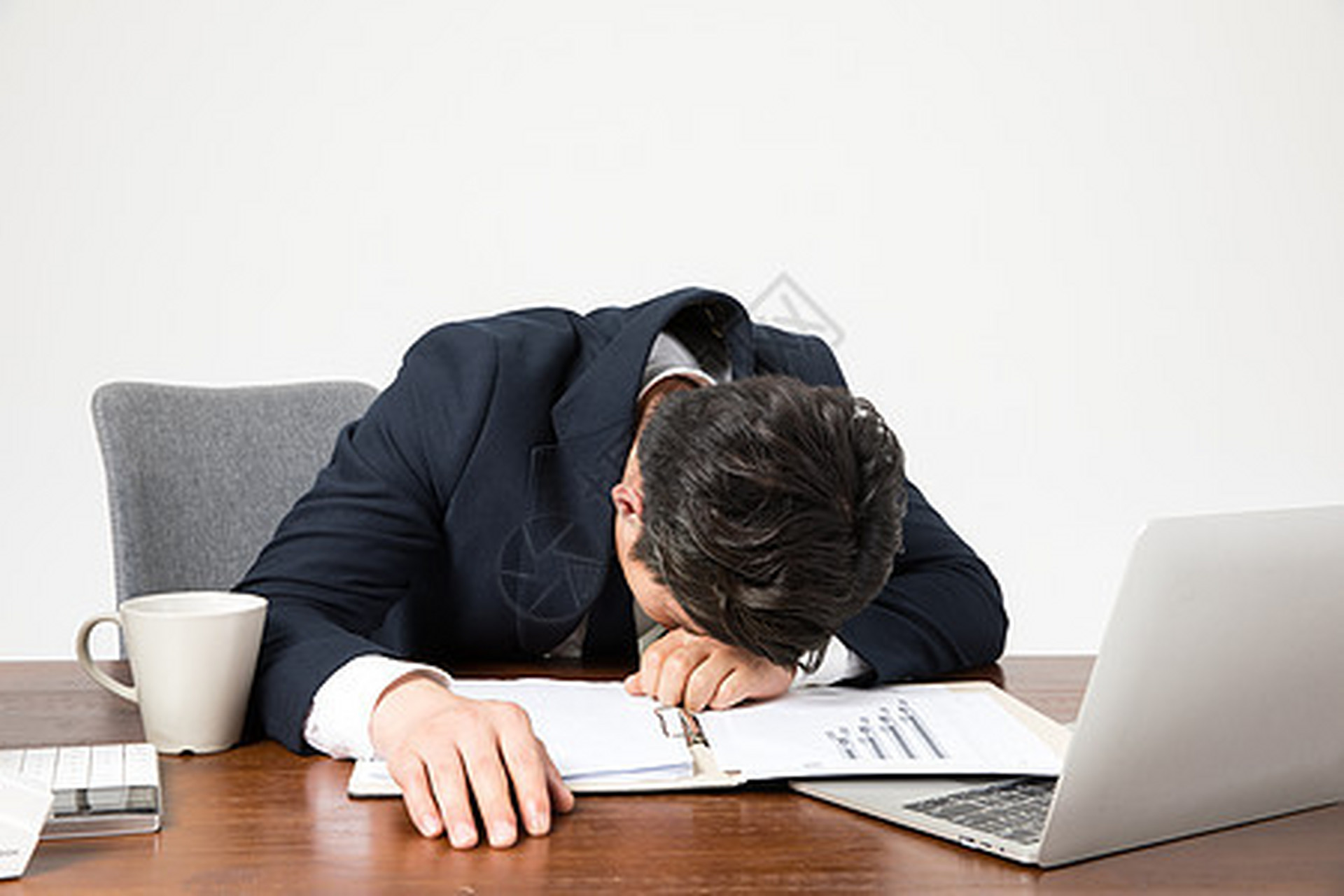 中国男人太累了,对他们好点吧!