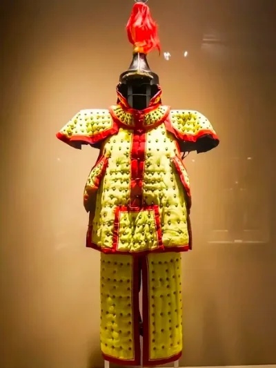 1973年,故宫竟把3000套清朝御林军铠甲当员工福利出售,每套仅售5毛钱