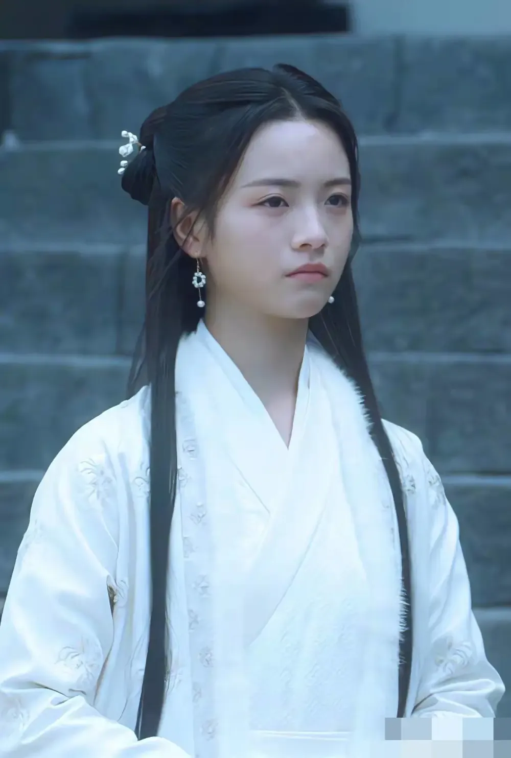 首位零零后金鸡影后李庚希是谁? 1