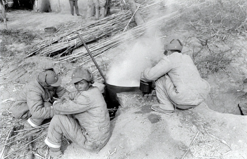 1926年开始跟着我党闹革命.1927年正式成为红军