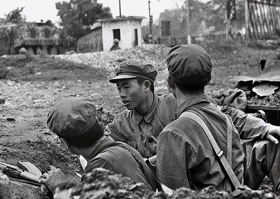 武汉军区撤销,司令员周世忠致电军委:我考虑退,这个人建议重用