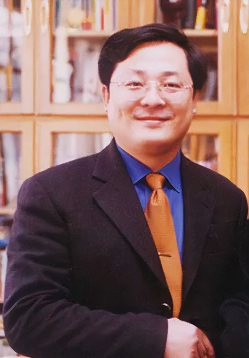 眼看无济于事,他紧接着大喊"我不服,我要检举!