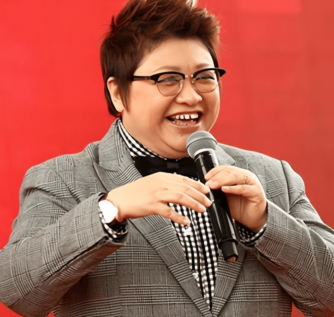 韩红跨年夜太孤独,收养的280个孩子无一看她,恶评缠身苦不堪言