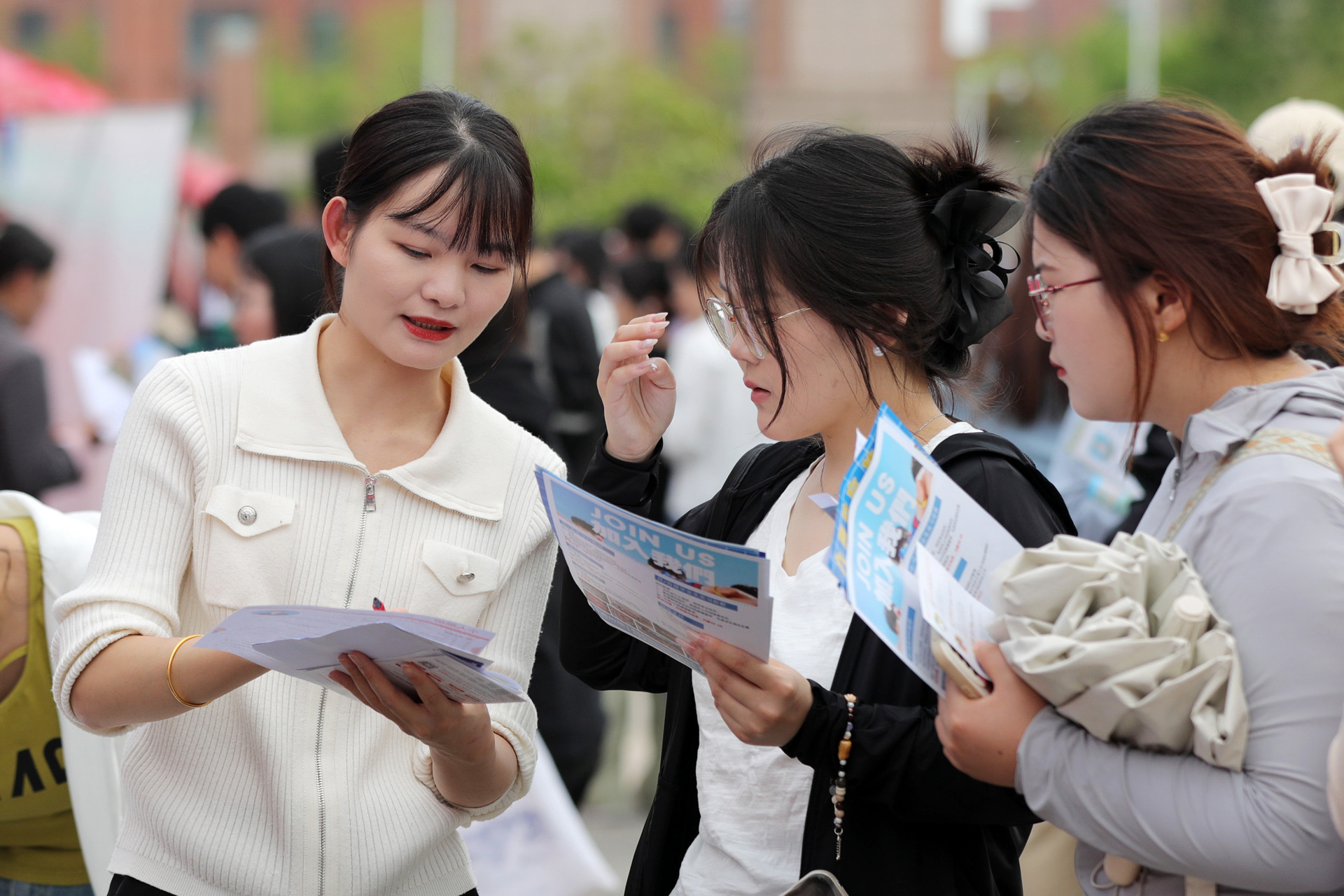 就业大学生图片