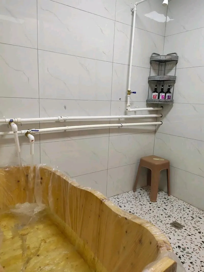 我发现了一个问题,现在的好多人不再去开宾馆了,而是去洗浴单间了