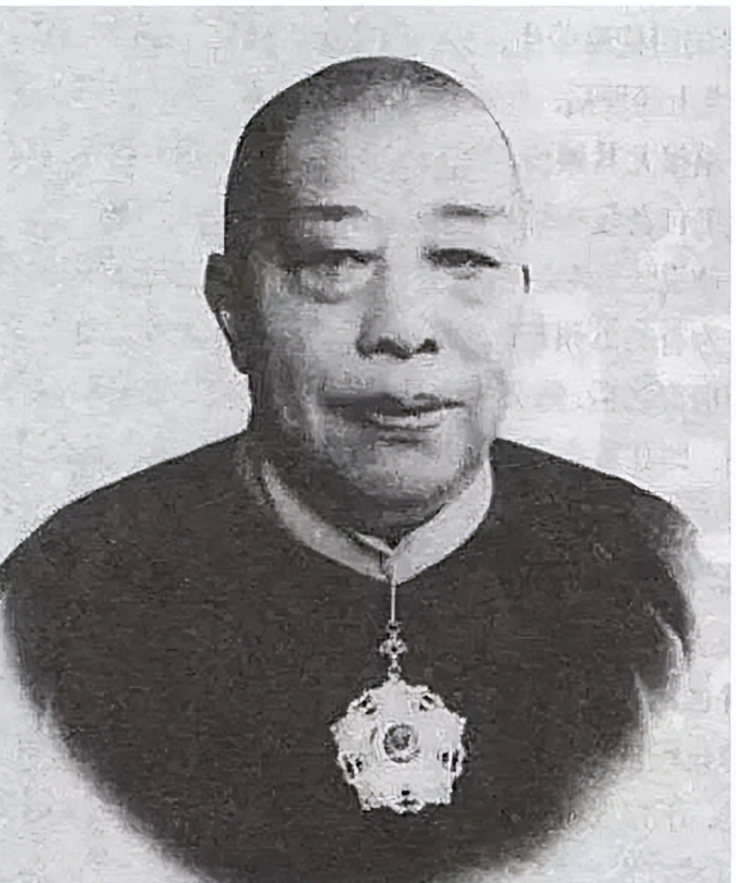 1922年,54岁的黄金荣如愿迎娶24岁的露兰春