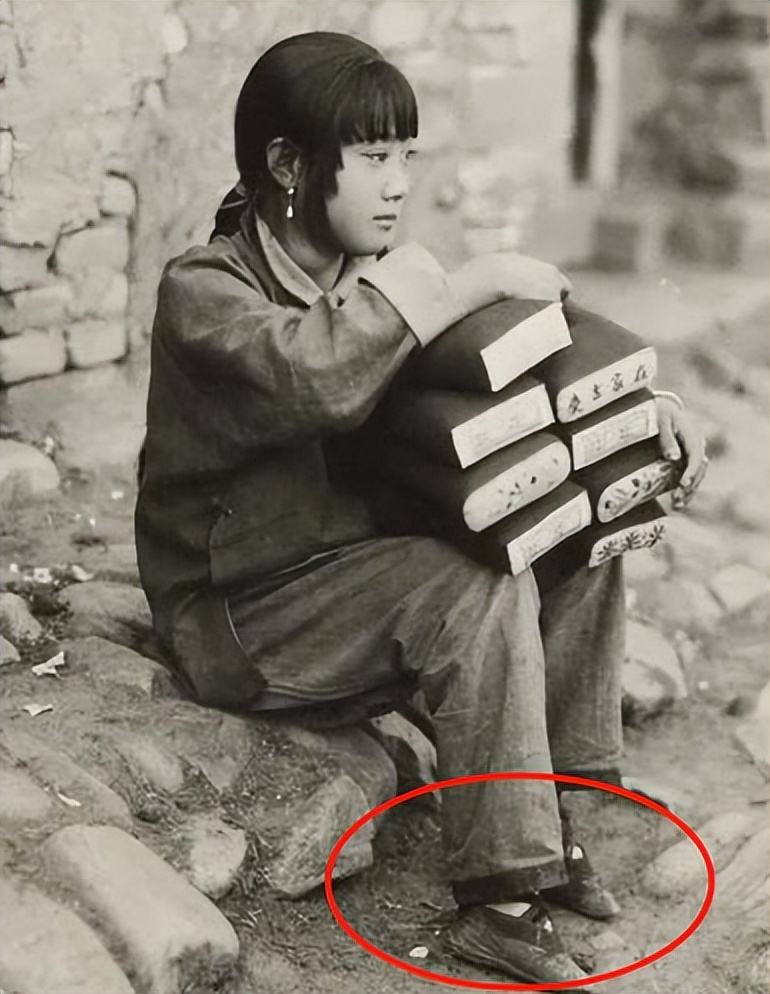 回顾:古代为何给女子裹上小脚?"三寸金莲 "带来的危害有多大?