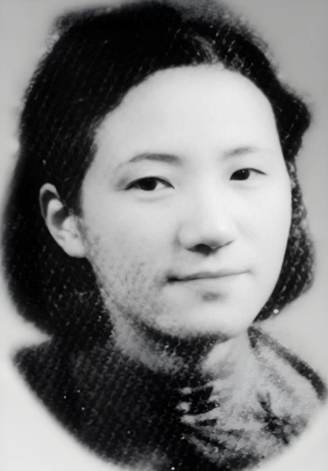 1934年,新婚第1天,作家苏青就撞见丈夫与表嫂在一起调情,她隐忍不发