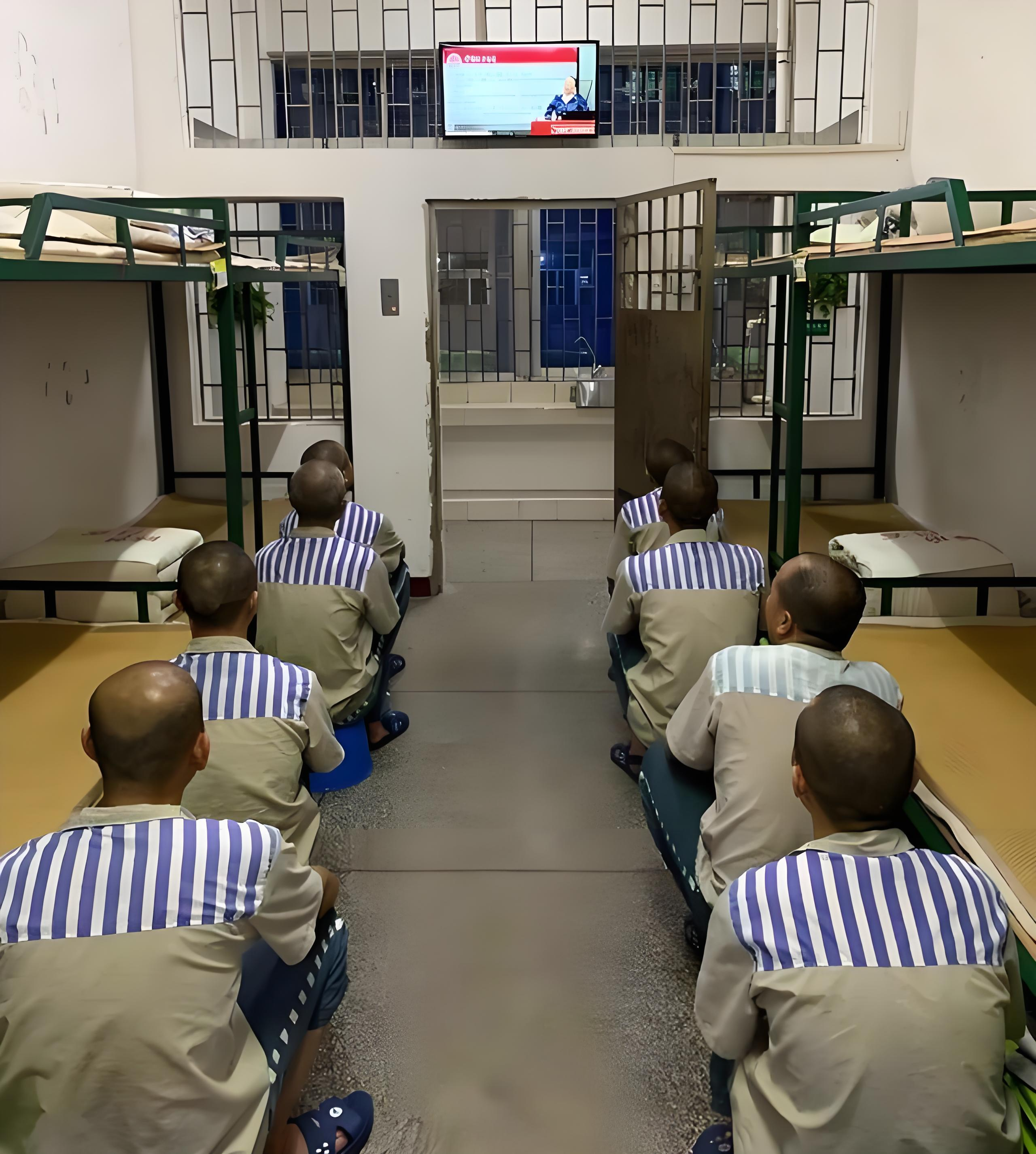 山西,一退役武警因盗窃被刑拘,岂料,刚进监狱,就被狱霸当成眼中钉