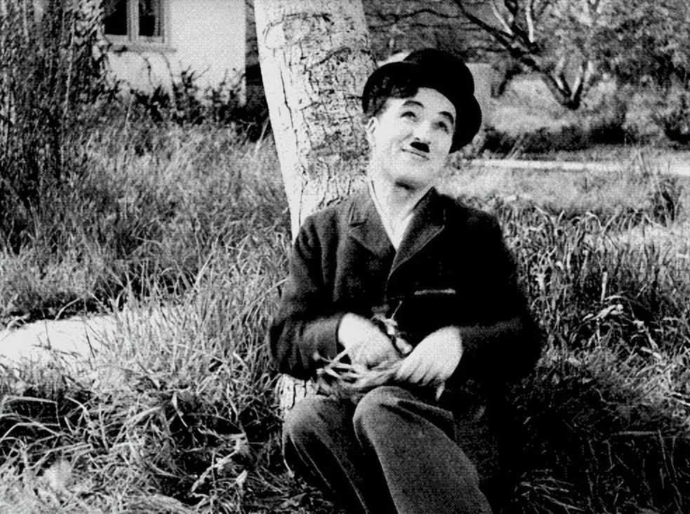 卓别林在饭桌上问周总理:能送我一瓶茅台酒吗?总理的回答很暖心