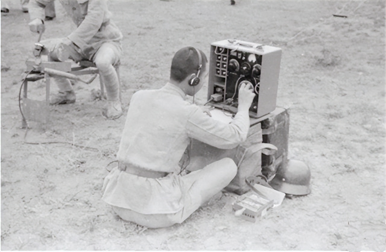 1951年女情报员送来一本子,解方翻译后震惊不已:是敌军最高机密