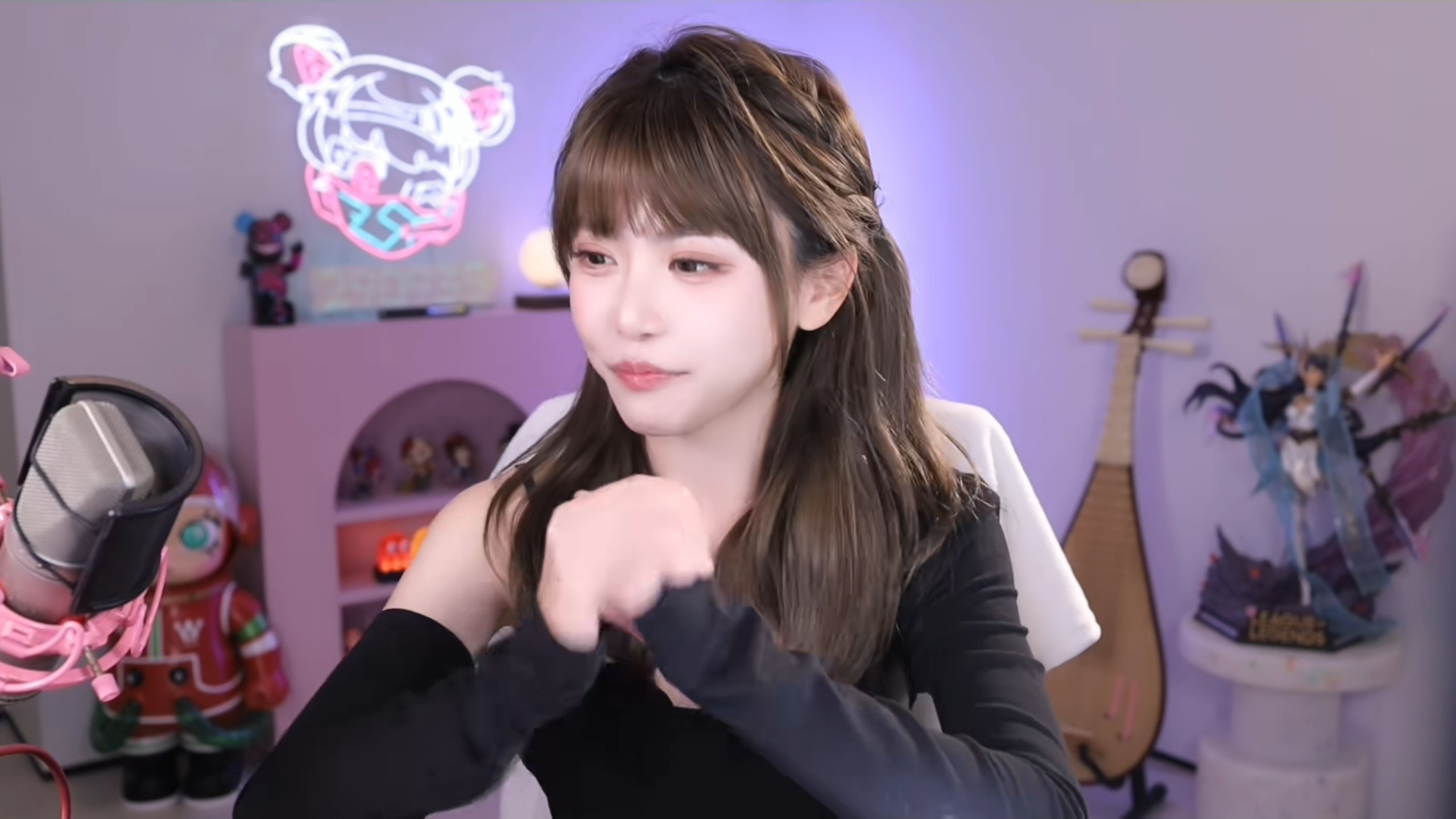 周淑怡融入某手直播,首秀重拾土味,网友:精神小妹来对地方了