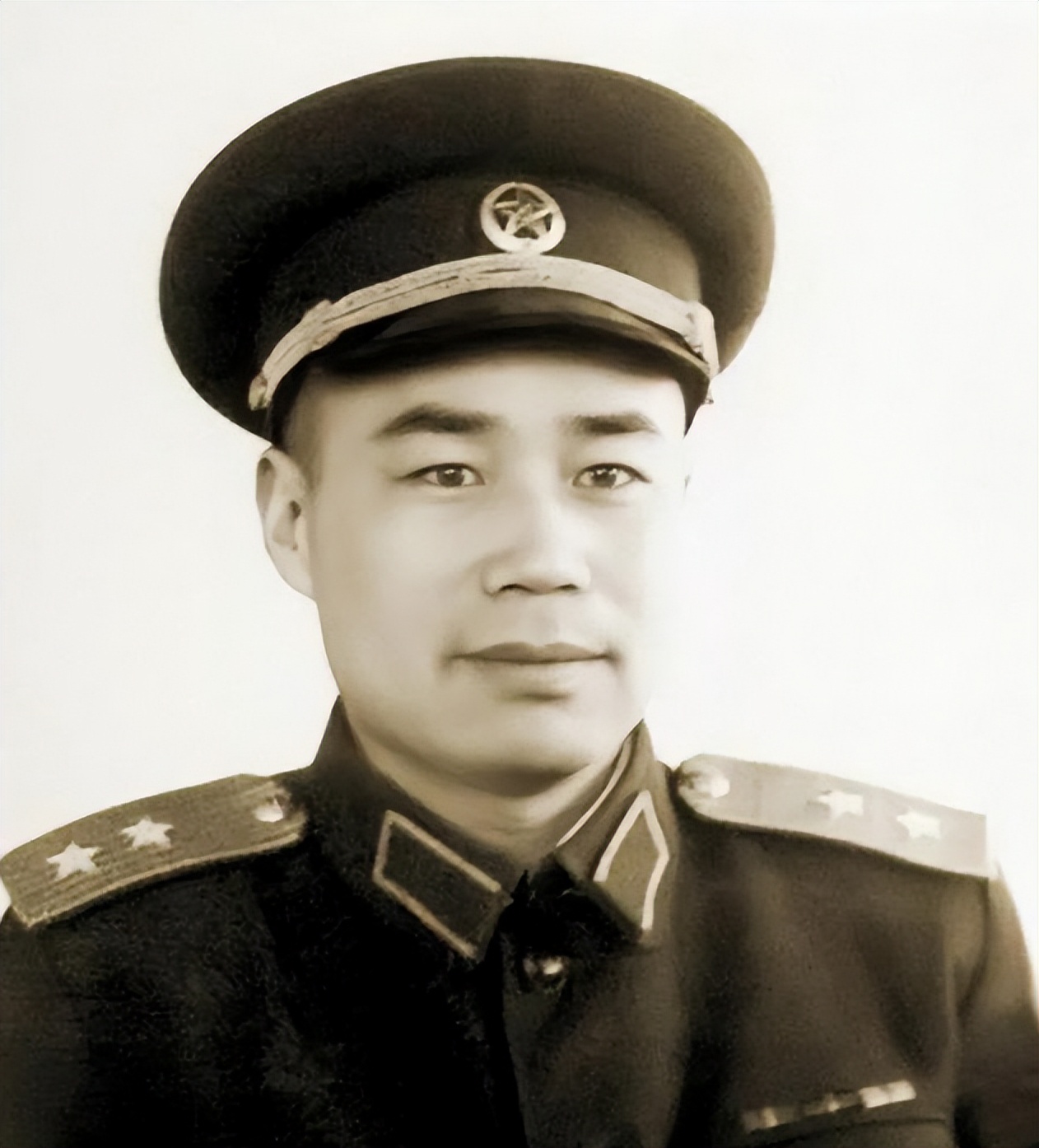 1973年李震逝世后,肖永银找到李震将军遗孀说:有困难,你来找我