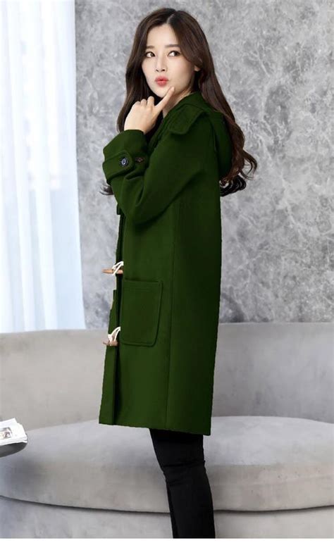 墨绿色穿搭如何引领时尚潮流?