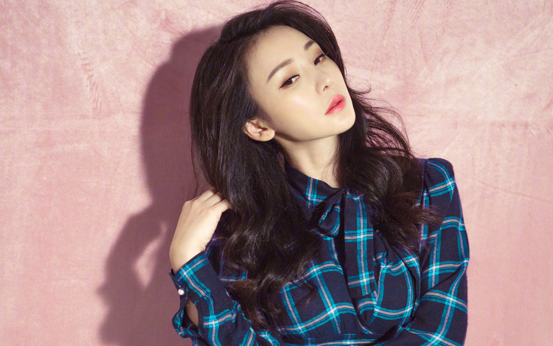 柳岩"被怀孕"风波:狗仔爆料引热议,后援会及时辟谣澄清真相