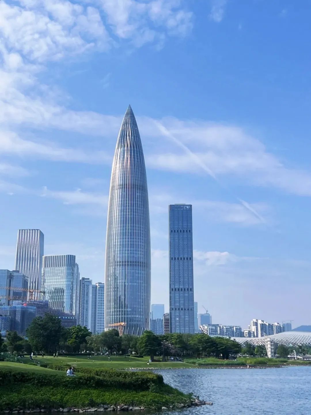 说起深圳,你脑子里第一个蹦出来的是啥?"中国硅谷"?"没农村的城市"?
