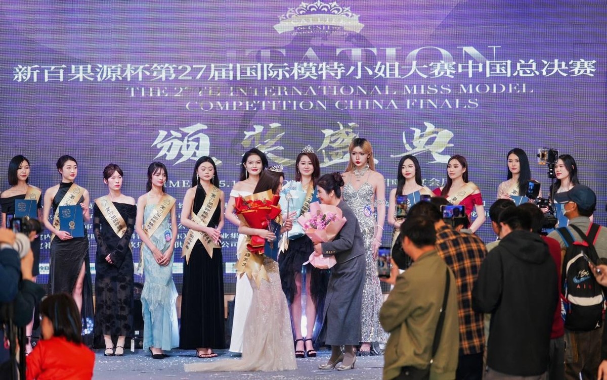岳婉晨荣获《第27届国际模特小姐大赛》平面组冠军