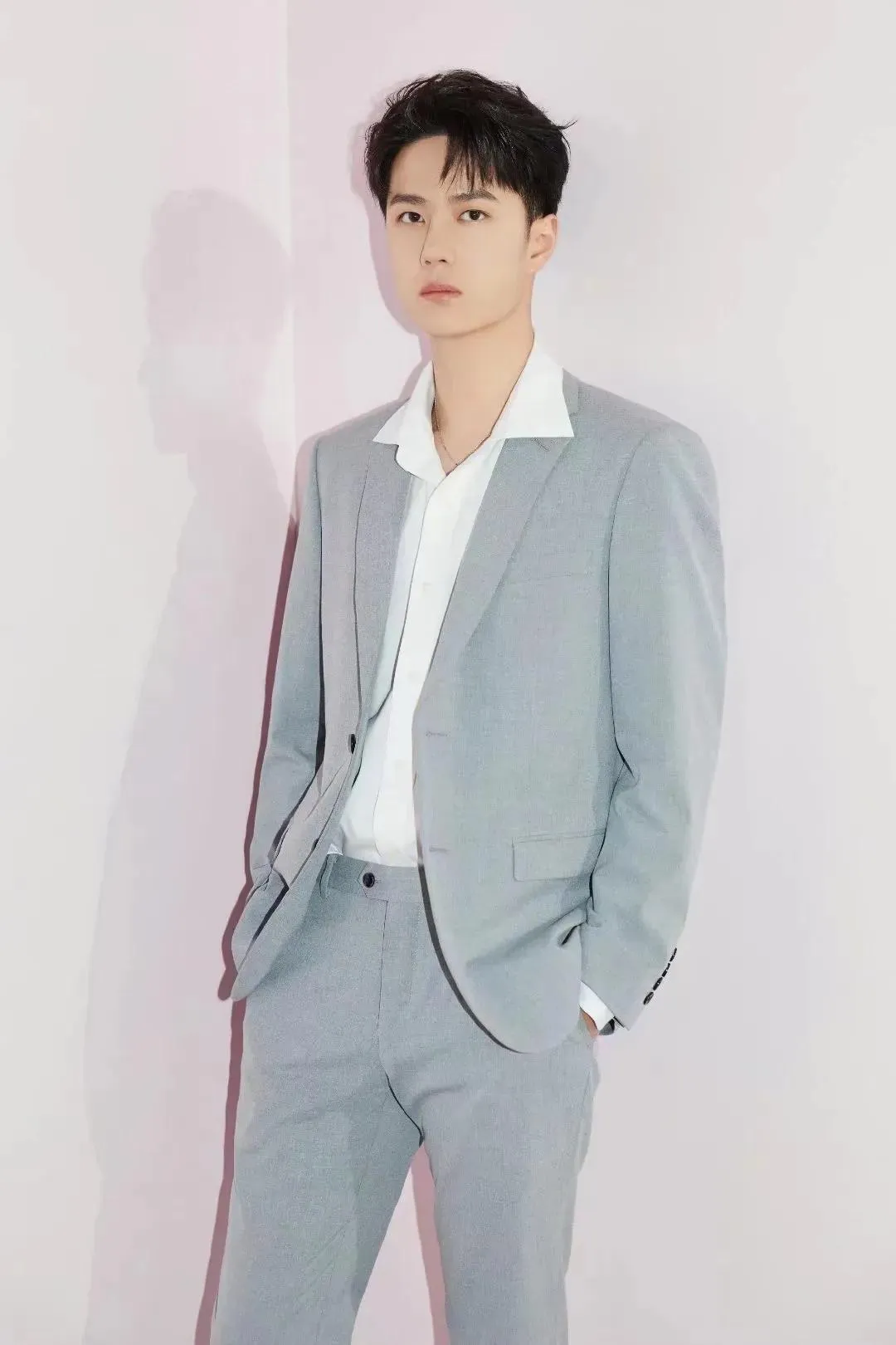 王一博的人际交友圈: 1,好友:尹正,48岁,男演员,歌手