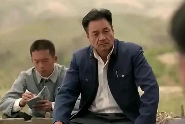 《平凡的世界》:苗凯不提拔他的秘书,原因是秘书太蠢!