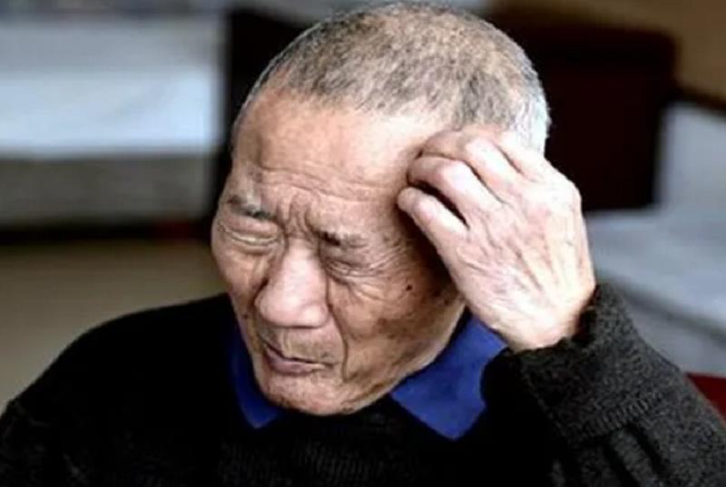 他为人和善,勤劳能干,为人公正,做事光明磊落,在患上老年痴呆前,朱珂